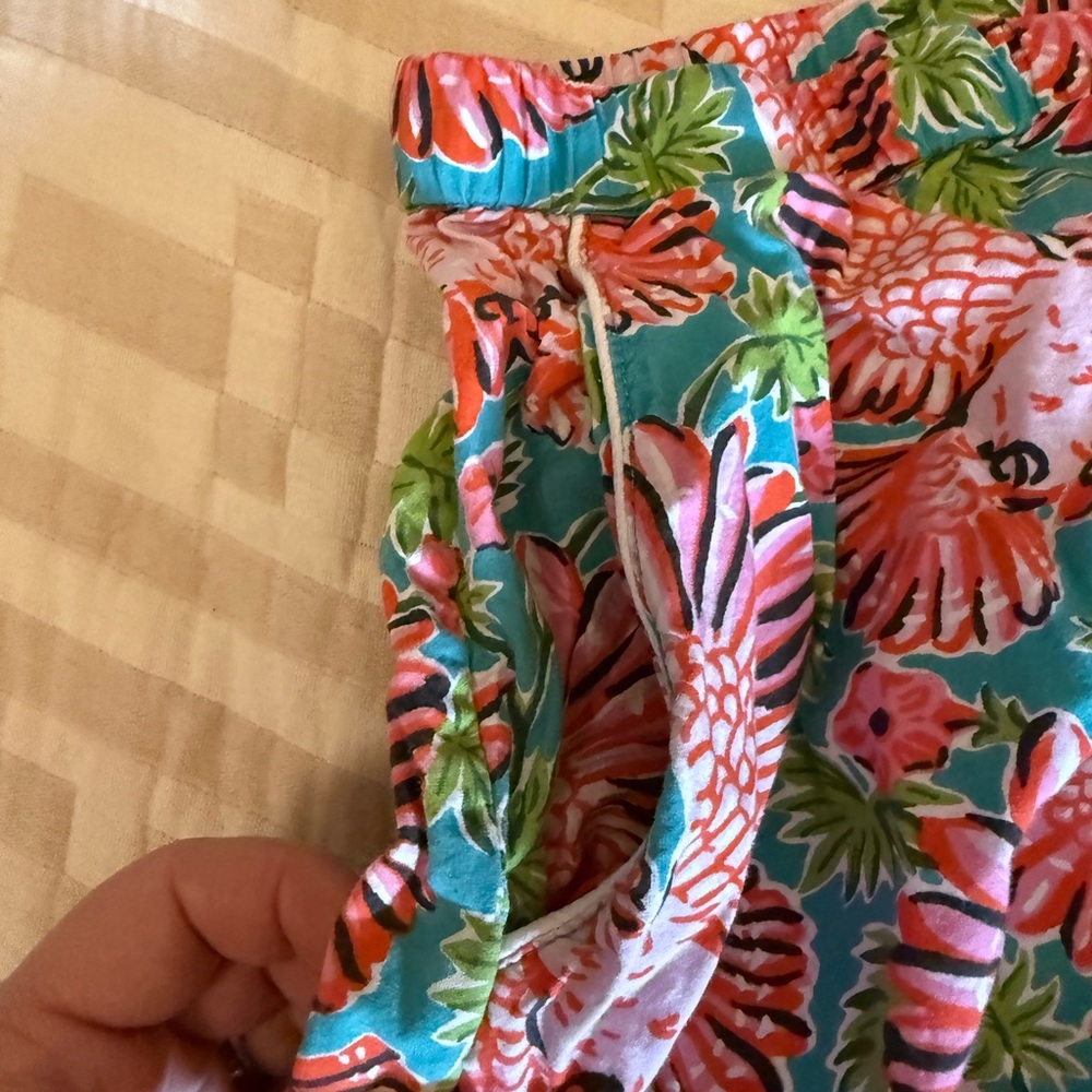 Printfresh Cropped Organic Cotton pajama pants in Playful Parrot motif large - Picture 6 of 6
